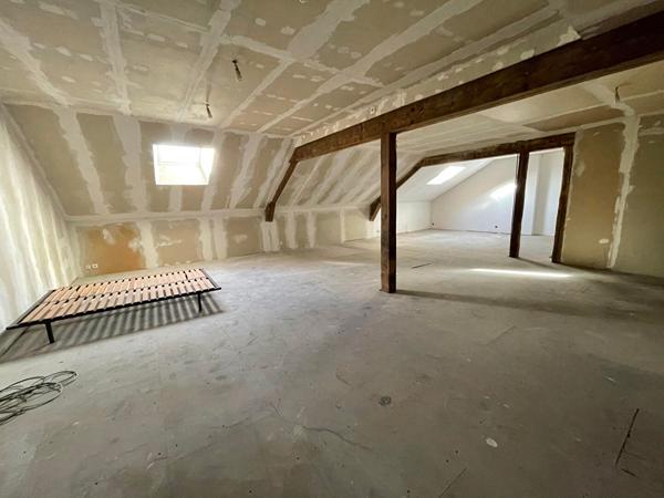 Proche Etrepagny Habitation Hangar stockage collection