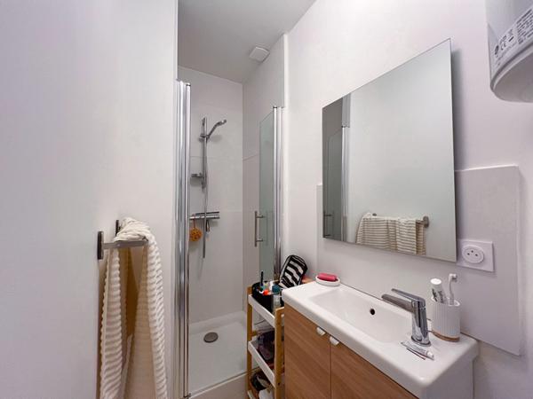 Angers centre - place du Lycee, au calme. Appartement 6 pièces de 104 m2