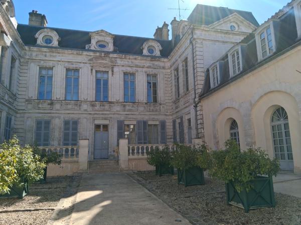 Bel appartement en rez-de-chaussée avec parking privatif