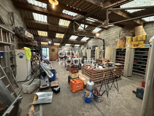 AMIENS SAINT PIERRE - PRODUIT RARE MAISON D'ENVIRON 100M² AVEC ENTREPÔT, JARDIN ET GARAGE