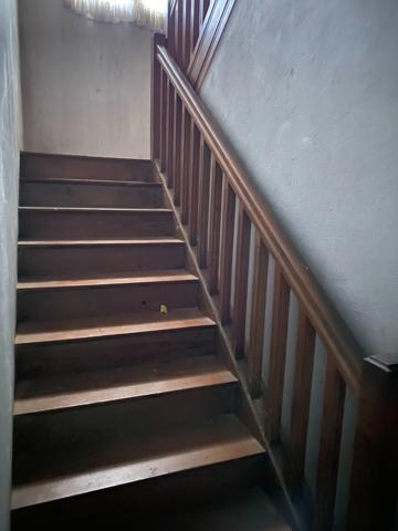 Maison de ville à rénover avec local commercial et jardin