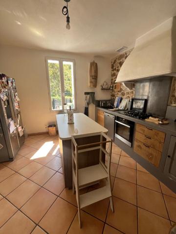 Maison Mimet 3 pièce(s) 98.16 m2, jardin, places de parking, buanderie, cuisine indépendante, grand séjour, 2 chambres