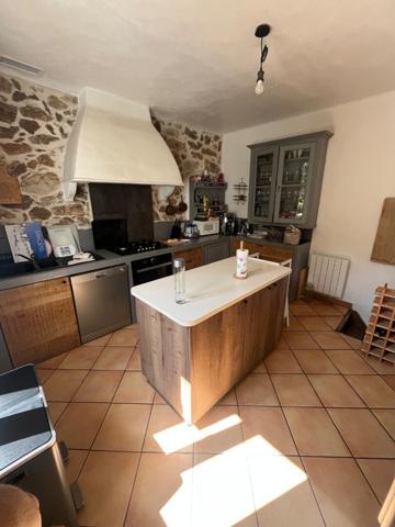 Maison Mimet 3 pièce(s) 98.16 m2, jardin, places de parking, buanderie, cuisine indépendante, grand séjour, 2 chambres