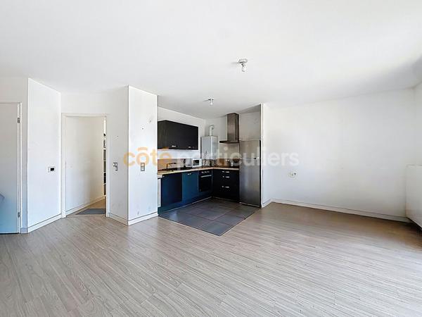 Vente
                Appartement66,69 m² - 3 Pièces -
                    ROUEN (76100)