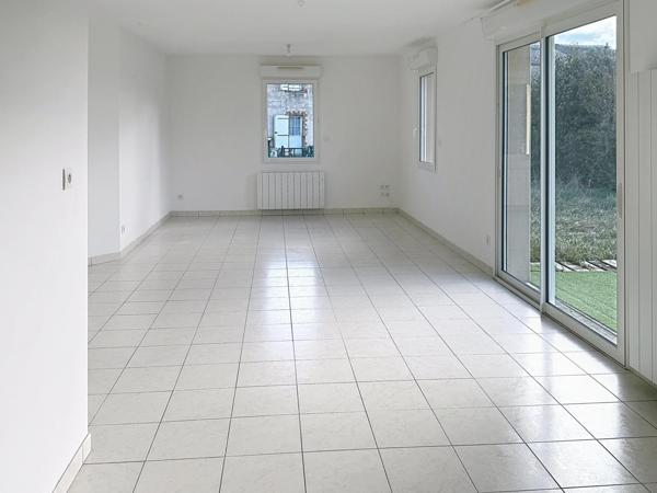 Cette jolie maison de plein pied avec un beau terrain.