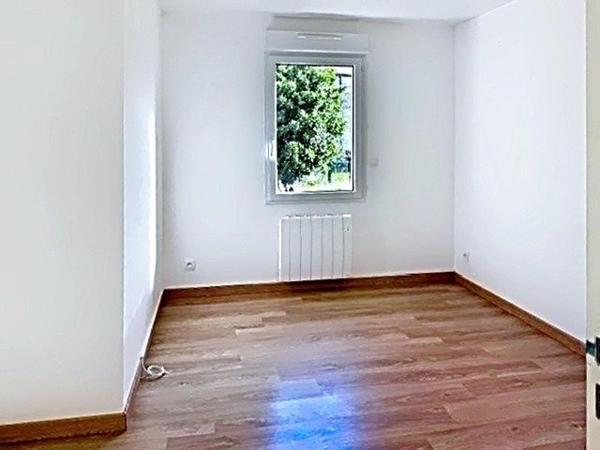 Cette jolie maison de plein pied avec un beau terrain.