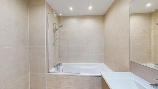 Appartement A LOUER - Le Plessis Robinson 4 pièce(s) 82.73 m2 + Terrasse de 46m²