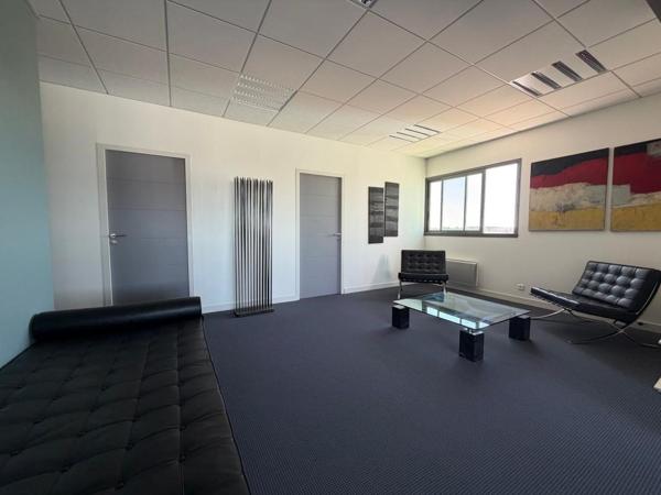Espace Bureaux À Louer-57m²