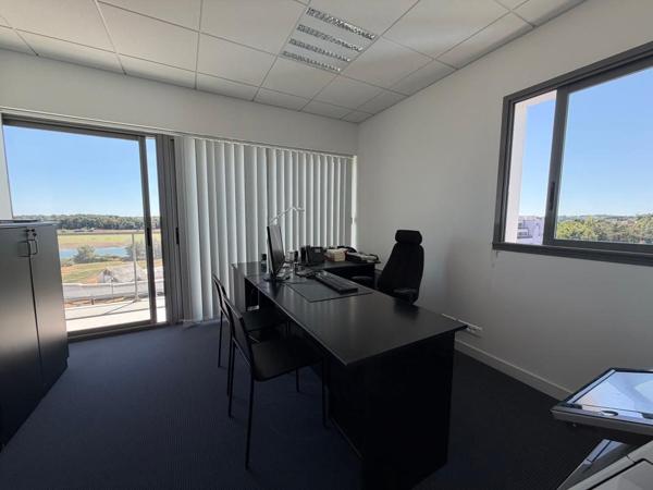 Espace Bureaux À Louer-57m²