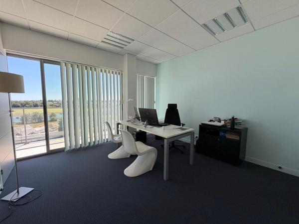 Espace Bureaux À Louer-57m²