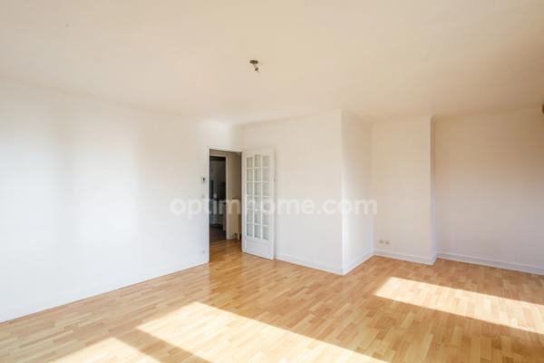 IFS Centre ville – Appartement T3 en duplex de 73.44 m2 carrez - Dernier Étage avec ascenseur - 2 chambres - 2 Balcons - Garage - Parking - Cave