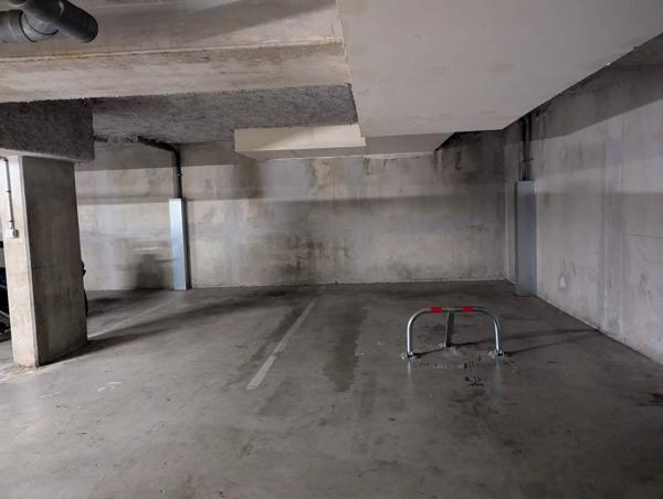 A VENDRE : PARKING SOUS-SOL - EMBOUCHURE/PONTS JUMEAUX
