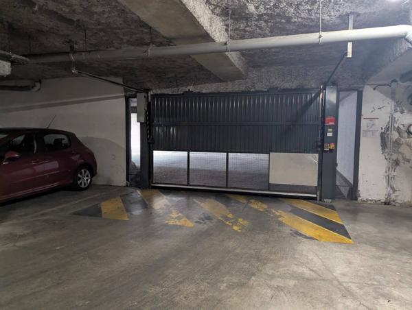A VENDRE : PARKING SOUS-SOL - EMBOUCHURE/PONTS JUMEAUX