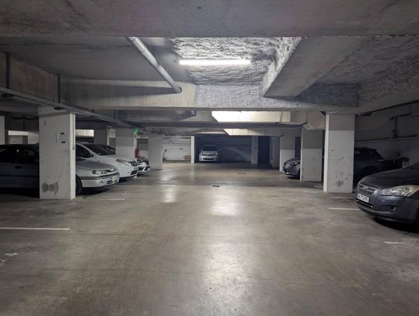 A VENDRE : PARKING SOUS-SOL - EMBOUCHURE/PONTS JUMEAUX