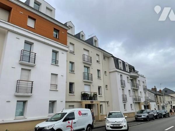SAINT PAUL, deux chambres, ascenseur et garage.