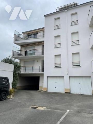 SAINT PAUL, deux chambres, ascenseur et garage.