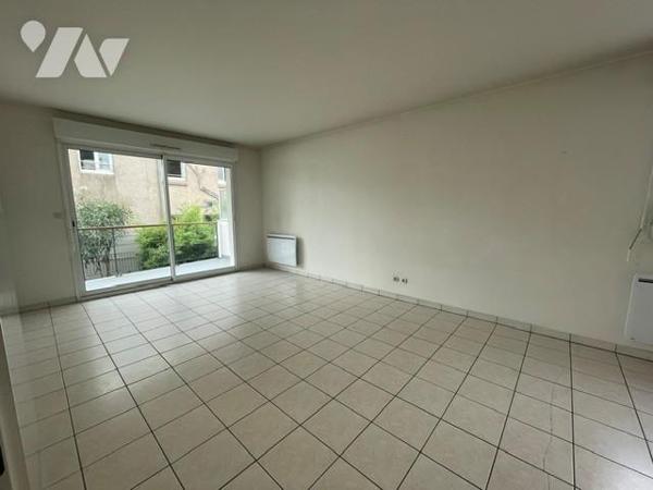SAINT PAUL, deux chambres, ascenseur et garage.