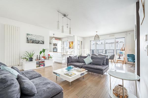 APPARTEMENT 5 PIECES EN DERNIER ETAGE AVEC TERRASSE, PARKINGS ET CAVE