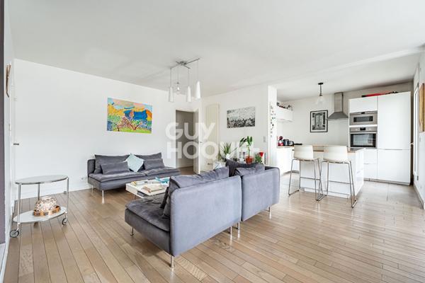 APPARTEMENT 5 PIECES EN DERNIER ETAGE AVEC TERRASSE, PARKINGS ET CAVE