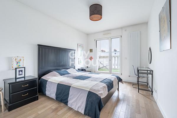 APPARTEMENT 5 PIECES EN DERNIER ETAGE AVEC TERRASSE, PARKINGS ET CAVE