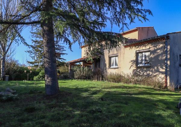 À vendre - Maison familiale 160 m² avec piscine, grand terrain et hangar  - Aussillon (81)