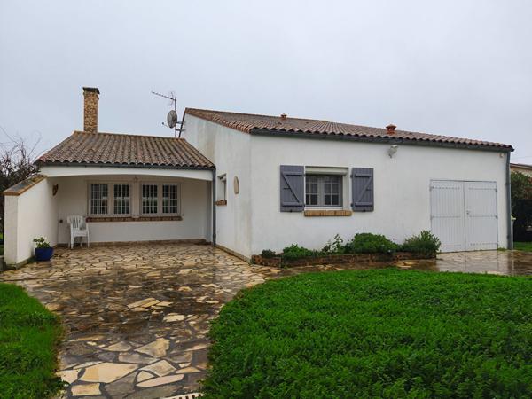 MAISON BORD DE MER PROCHE COMMERCES/ BEAU TERRAIN