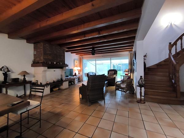 MAISON BORD DE MER PROCHE COMMERCES/ BEAU TERRAIN