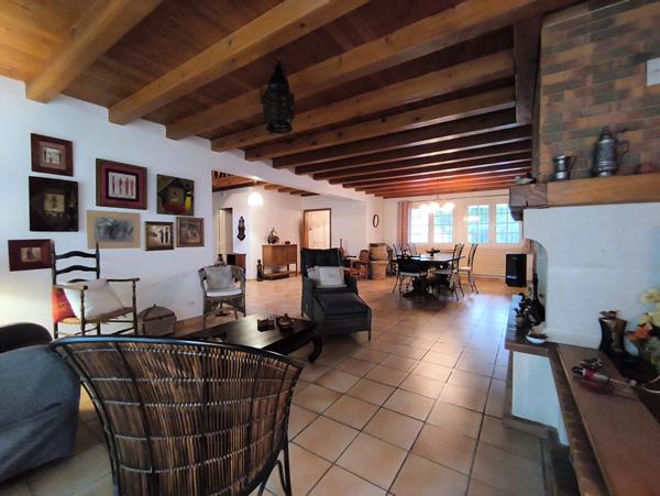 MAISON BORD DE MER PROCHE COMMERCES/ BEAU TERRAIN