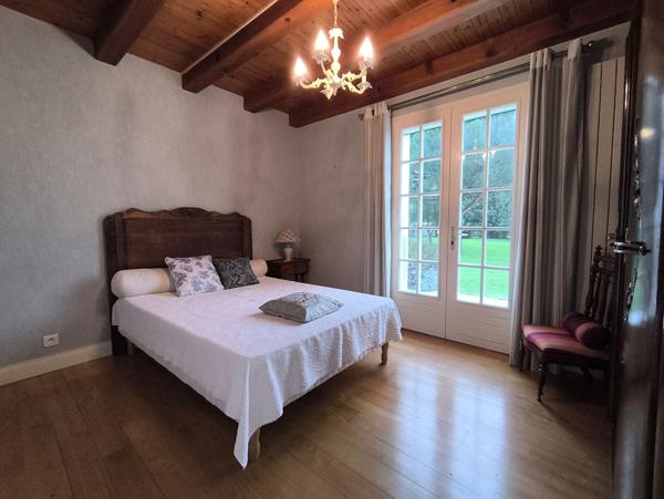 MAISON BORD DE MER PROCHE COMMERCES/ BEAU TERRAIN