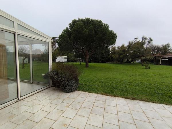 MAISON BORD DE MER PROCHE COMMERCES/ BEAU TERRAIN