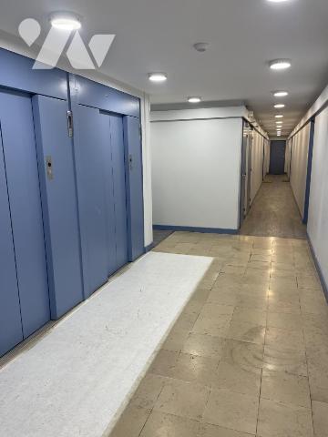 Un studio, une cave et un parking