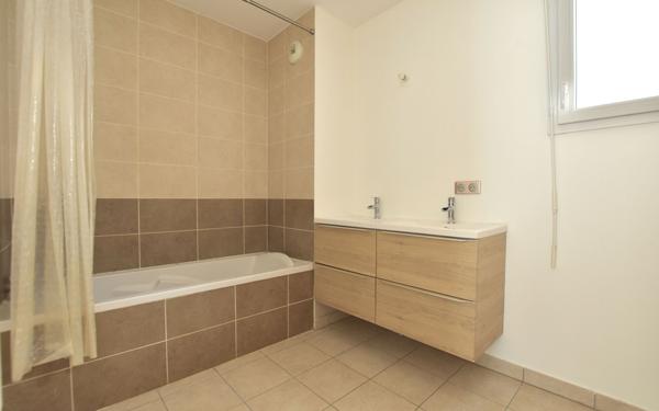 Appartement à louer    3 pièces • 62,65 m2 Saint-Priest