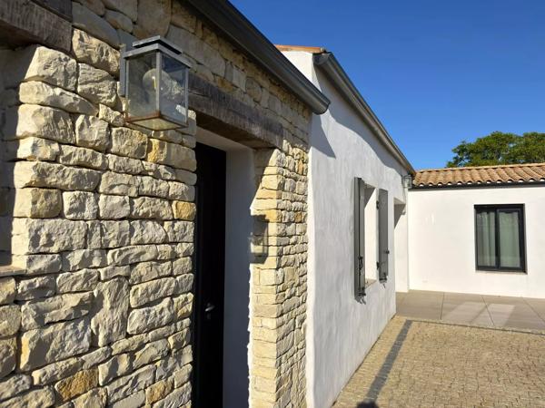 Maison de plain-pied avec piscine, au calme, à 10 minutes de La Rochelle