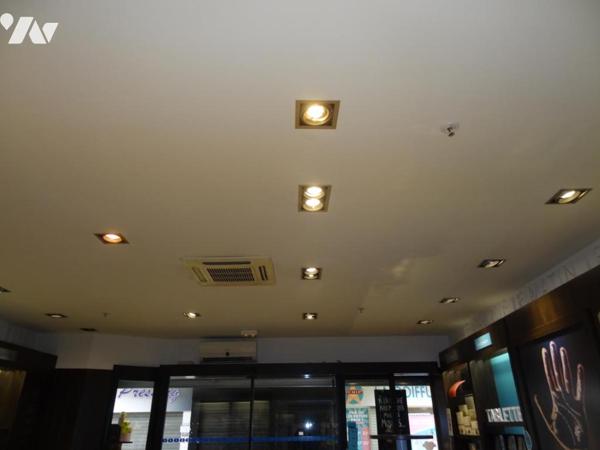 Cellule commerciale galerie AUCHAN