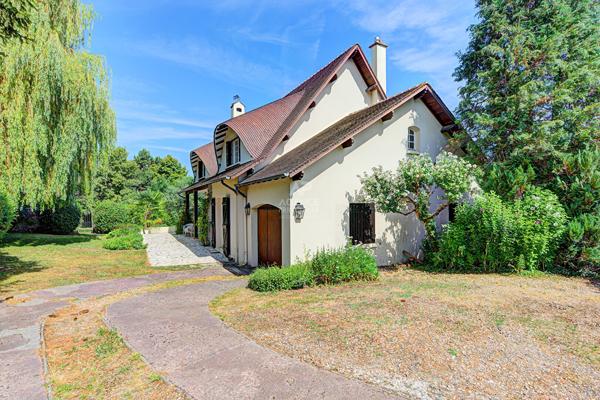 Maison 8 pièces à vendre à Chambourcy - 870 000 € 870 000 € **  - Référence  18387