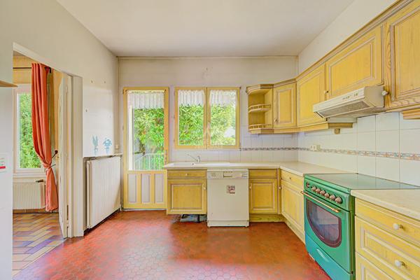 Maison 8 pièces à vendre à Chambourcy - 870 000 € 870 000 € **  - Référence  18387