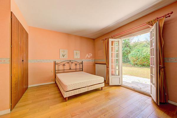 Maison 8 pièces à vendre à Chambourcy - 870 000 € 870 000 € **  - Référence  18387