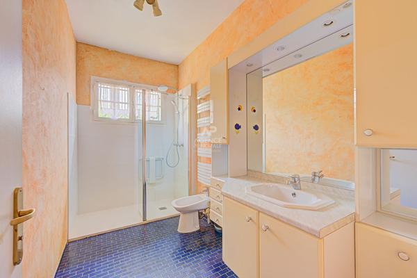 Maison 8 pièces à vendre à Chambourcy - 870 000 € 870 000 € **  - Référence  18387