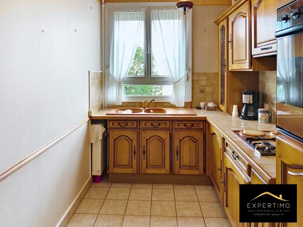 Appartement 4 pièces 76,55 m² avec balcon, cave et parking dans une résidence sécurisée