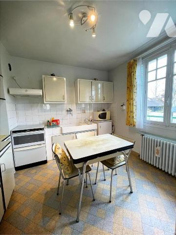 BOURRON MARLOTTE MAISON confortable et lumineuse à remettre au gout du jour