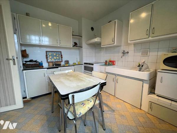 BOURRON MARLOTTE MAISON confortable et lumineuse à remettre au gout du jour