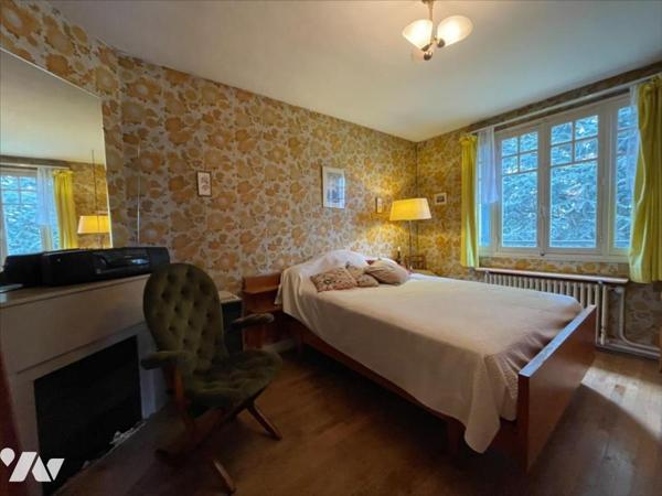 BOURRON MARLOTTE MAISON confortable et lumineuse à remettre au gout du jour