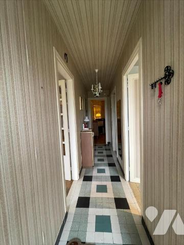 BOURRON MARLOTTE MAISON confortable et lumineuse à remettre au gout du jour