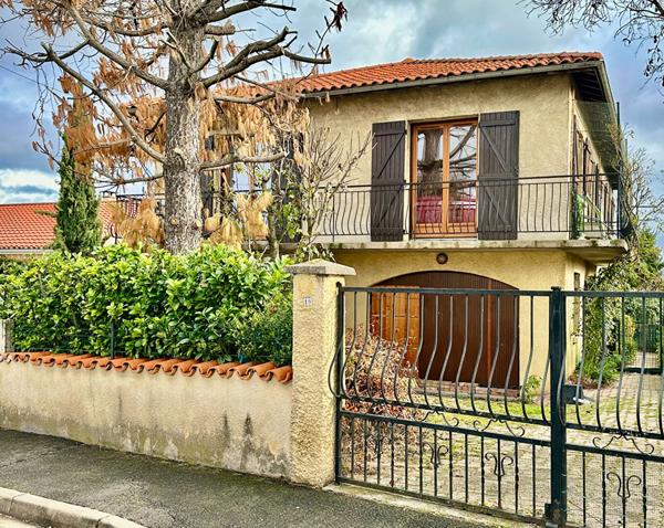 Maison Cournon D Auvergne 8 pièce(s) 208 m2