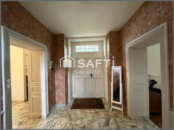 15 Mn Les Herbiers. 50 Mn de Nantes. RARE : Demeure de caractère. 5 Ch. Beau terrain.