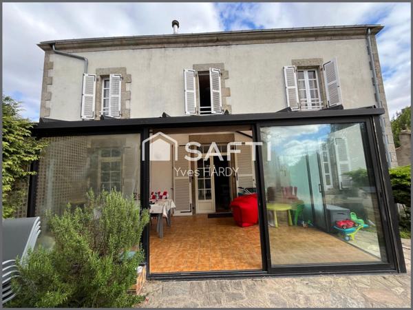 15 Mn Les Herbiers. 50 Mn de Nantes. RARE : Demeure de caractère. 5 Ch. Beau terrain.