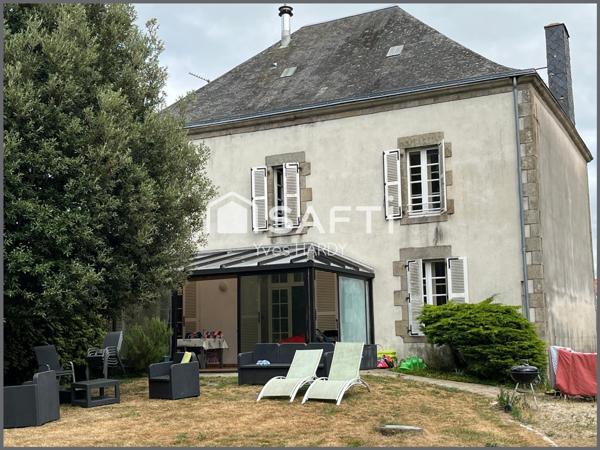 15 Mn Les Herbiers. 50 Mn de Nantes. RARE : Demeure de caractère. 5 Ch. Beau terrain.