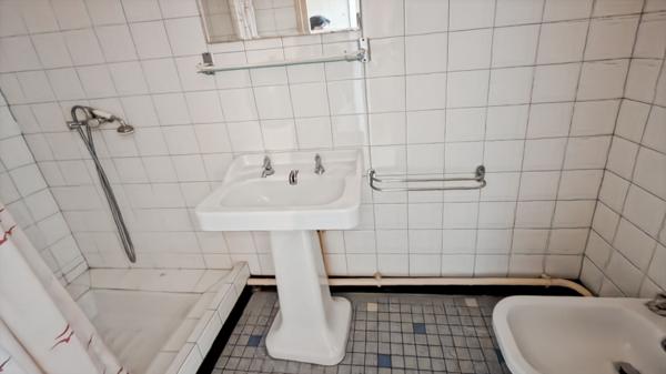 Ancien hôtel-restaurant, nombreuses possibilités de projet!