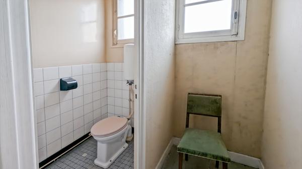 Ancien hôtel-restaurant, nombreuses possibilités de projet!