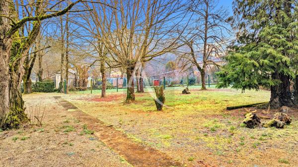 Ancien hôtel-restaurant, nombreuses possibilités de projet!